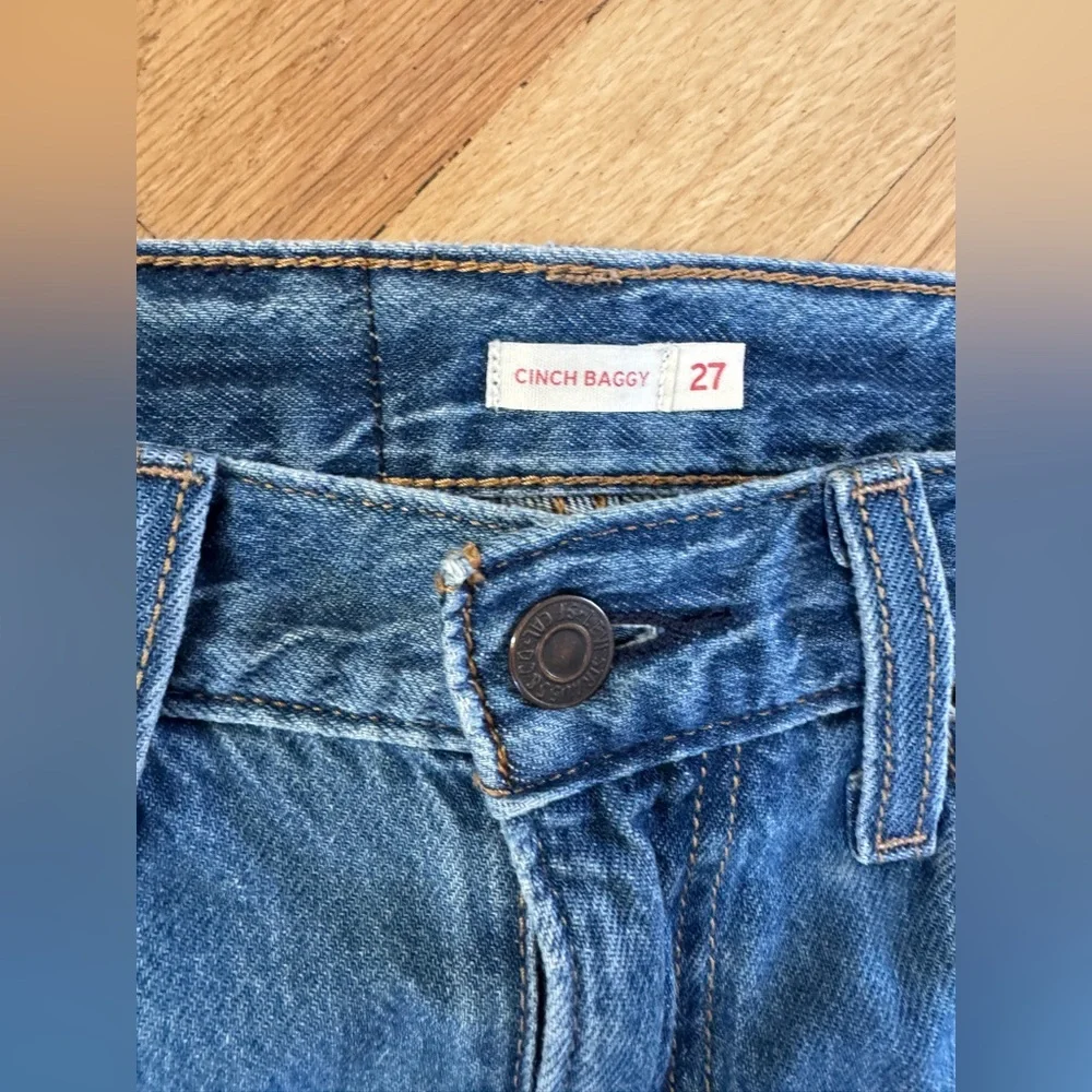 Levi’s Cinch Baggy Jeans Blue Midwash 27 EUC - Picture 4 of 8